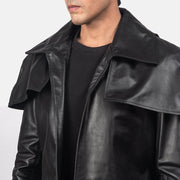 
Közeli részlet of Classic Collar & Heavy-Duty Zipper Hardware on Classic Fekete Leather Duster Férfi