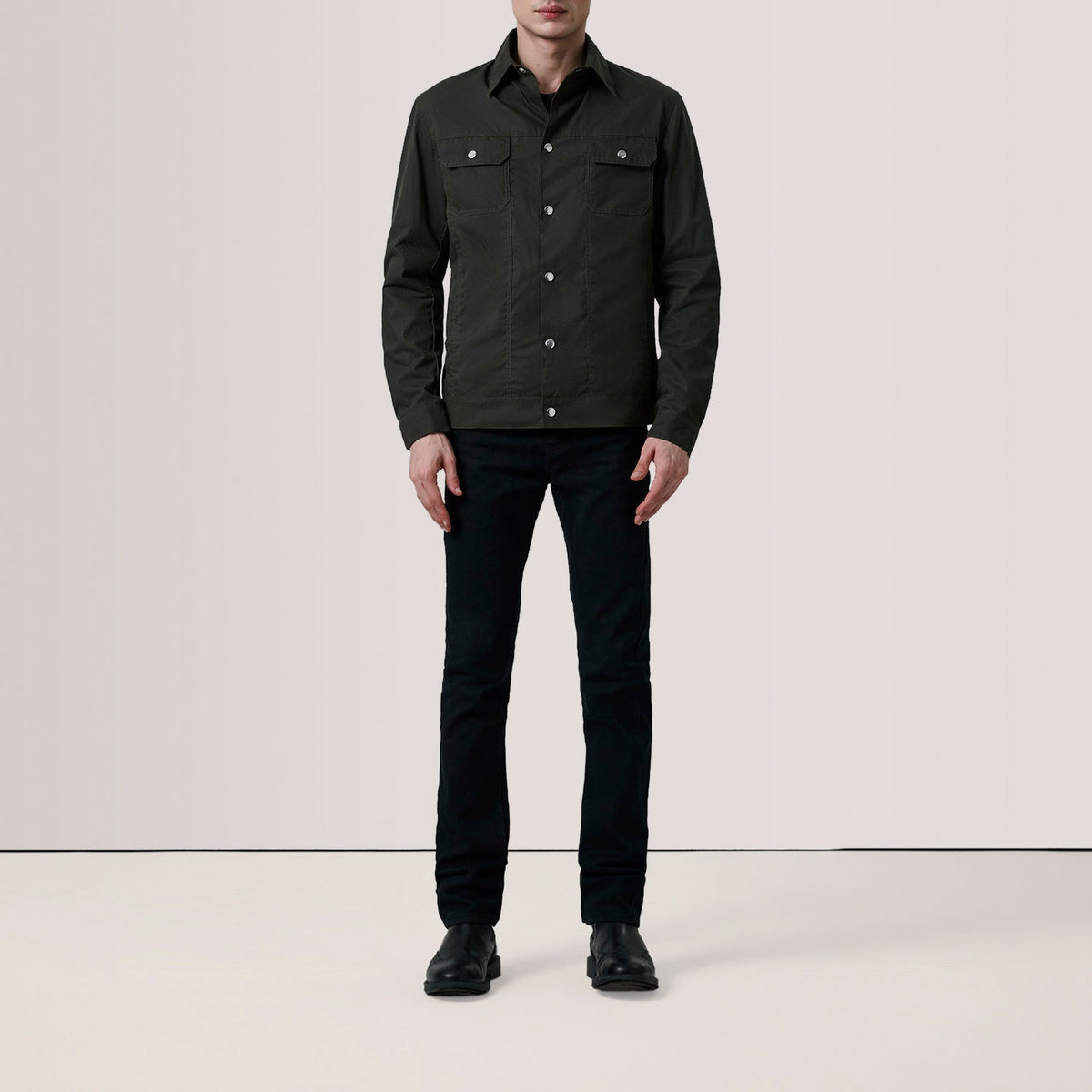 
Olive Waxed Cotton Canvas Leather Jacket - Hátulnézet precíz vállilleszkedéssel és tiszta szegéllyel