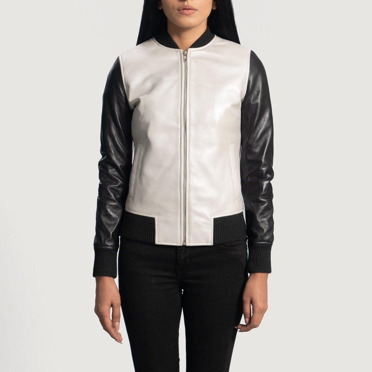 
Cole Silver Bőr Bomber Dzseki Női in Silver & Black Sheepskin Leather - Elölnézet & testre szabott sziluett | Online vásárlás