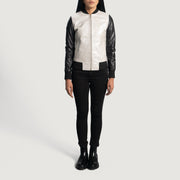 
Közeli részlet of Varsity & Zipper Hardware on Cole Silver Bőr Bomber Dzseki Női
