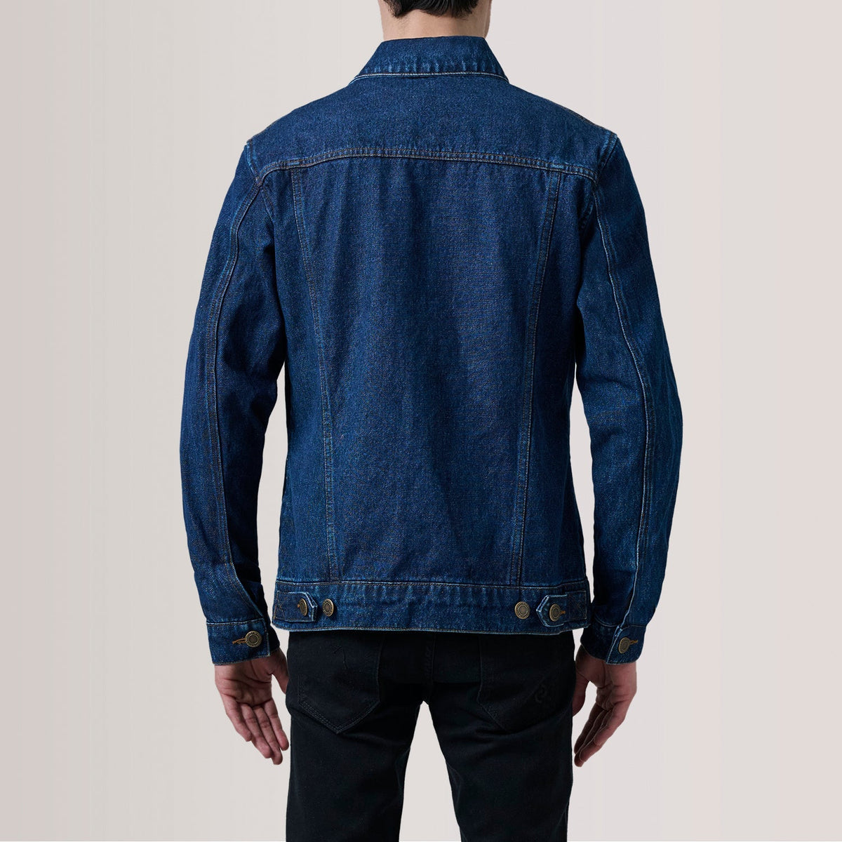 
Közeli részlet of Classic Collar & Heavy-Duty Zipper Hardware on Conard Dark Kék Denim Trucker Bőrdzseki Férfi For Men