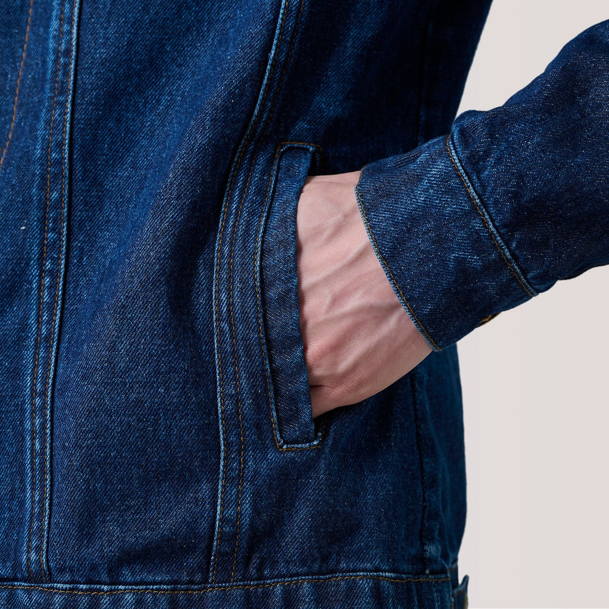 
Belső bélés nézet Showing Quilted Viscose Lining & Két funkcionális belső zseb