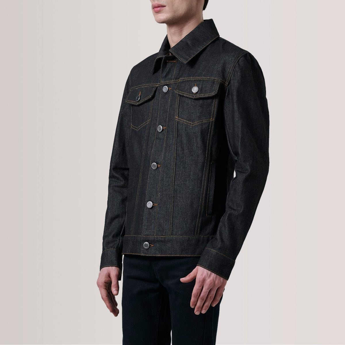 
Conard Faded Fekete Denim Trucker Bőrdzseki Férfi For Men - Oldalnézet az ergonomikus ujjkialakítással