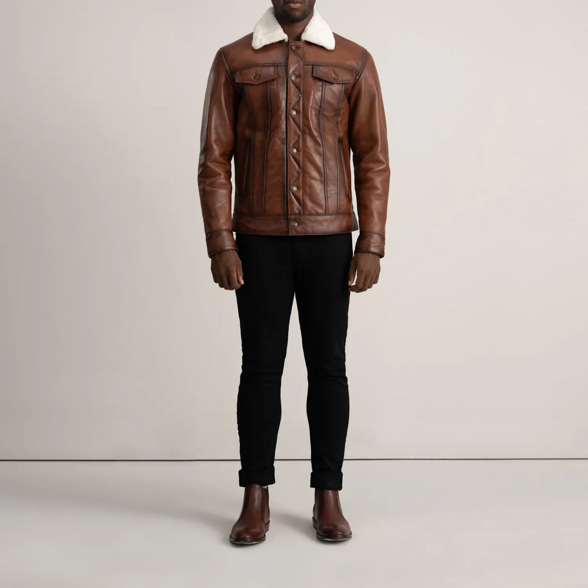 
Dallis Barna Leather Shearling Trucker Bőrdzseki Férfi - Oldalnézet az ergonomikus ujjkialakítással
