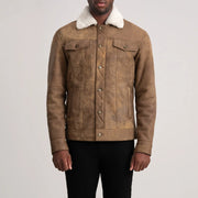 
Közeli részlet of Classic Collar & Button Hardware on Dallis Snuffed Brown Shearling Trucker Jacket