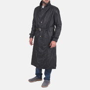 
Black Cowhide Leather Trench Coat - Hátulnézet precíz vállilleszkedéssel és tiszta szegéllyel