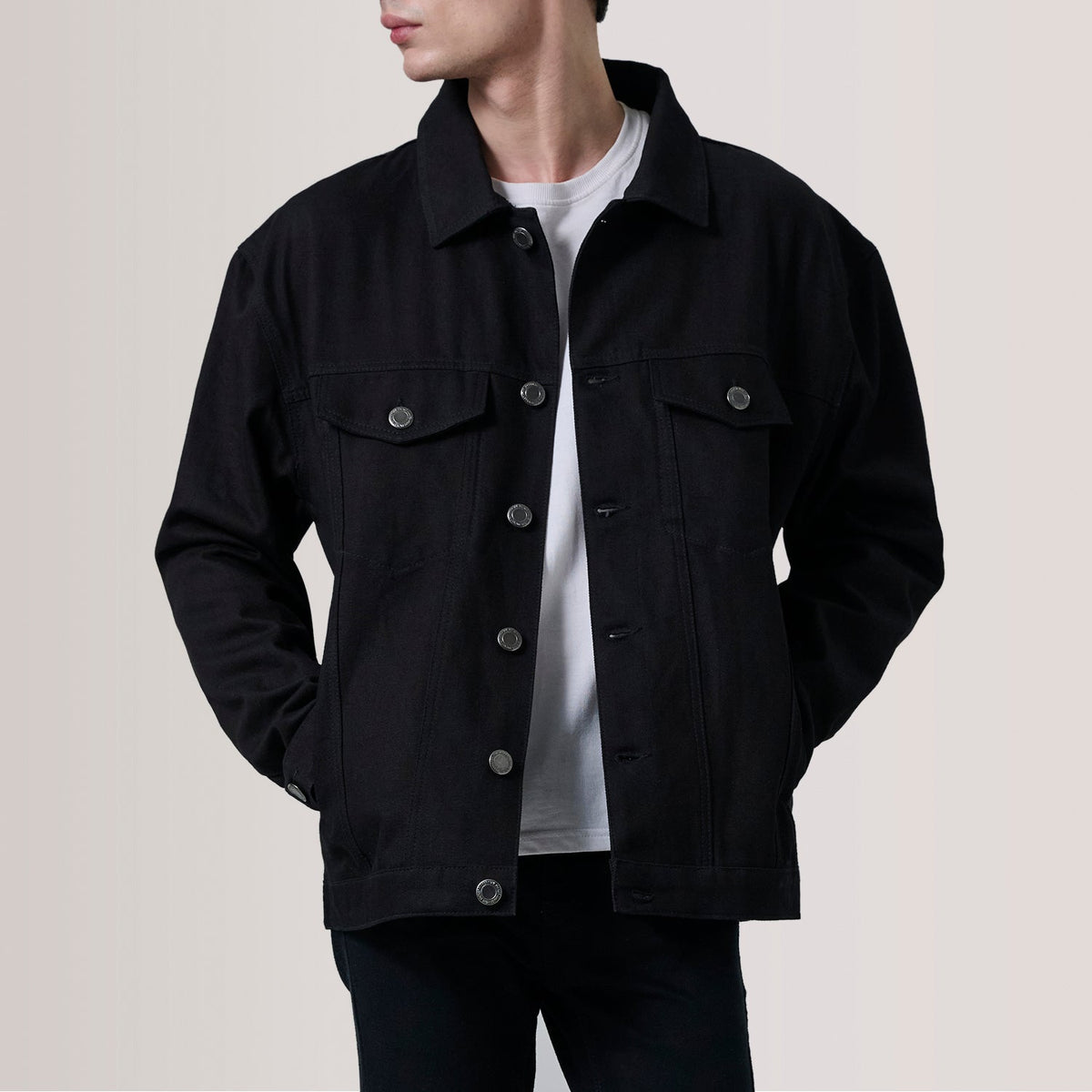 
Eddie Fekete Oversized Denim Trucker Bőrdzseki Férfi For Men fekete valódi marhabőrből - Elölnézet & testre szabott sziluett | Online vásárlás