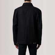 
Közeli részlet of Classic Collar & Heavy-Duty Zipper Hardware on Eddie Fekete Oversized Denim Trucker Bőrdzseki Férfi For Men