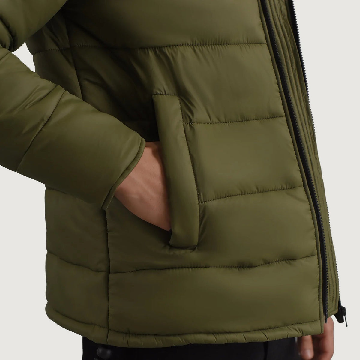 
Belső bélés nézet Showing Quilted Viscose Lining & Két funkcionális belső zseb