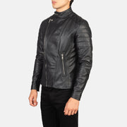 
Mocha Brown Goatskin Suede Biker Jacket - Hátulnézet precíz vállilleszkedéssel és tiszta szegéllyel