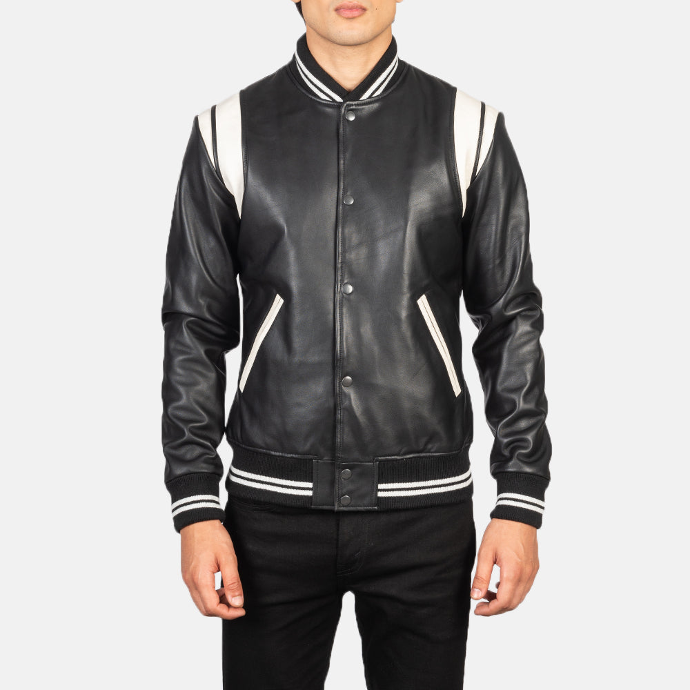 
Közeli részlet of Varsity & Snap Buttons Hardware on Dantee Black Leather Varsity Jacket