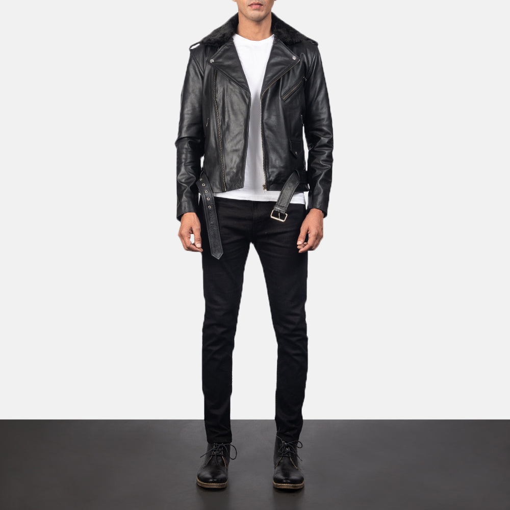 
Furton Black Leather Biker Jacket - Oldalnézet az ergonomikus ujjkialakítással