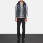 
Fuston Kék Kapucnis steppelt mellény Férfi - Oldalnézet az ergonomikus ujjkialakítással