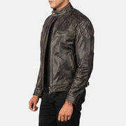 
Distressed Brown Goatskin Leather Biker Jacket - Hátulnézet precíz vállilleszkedéssel és tiszta szegéllyel