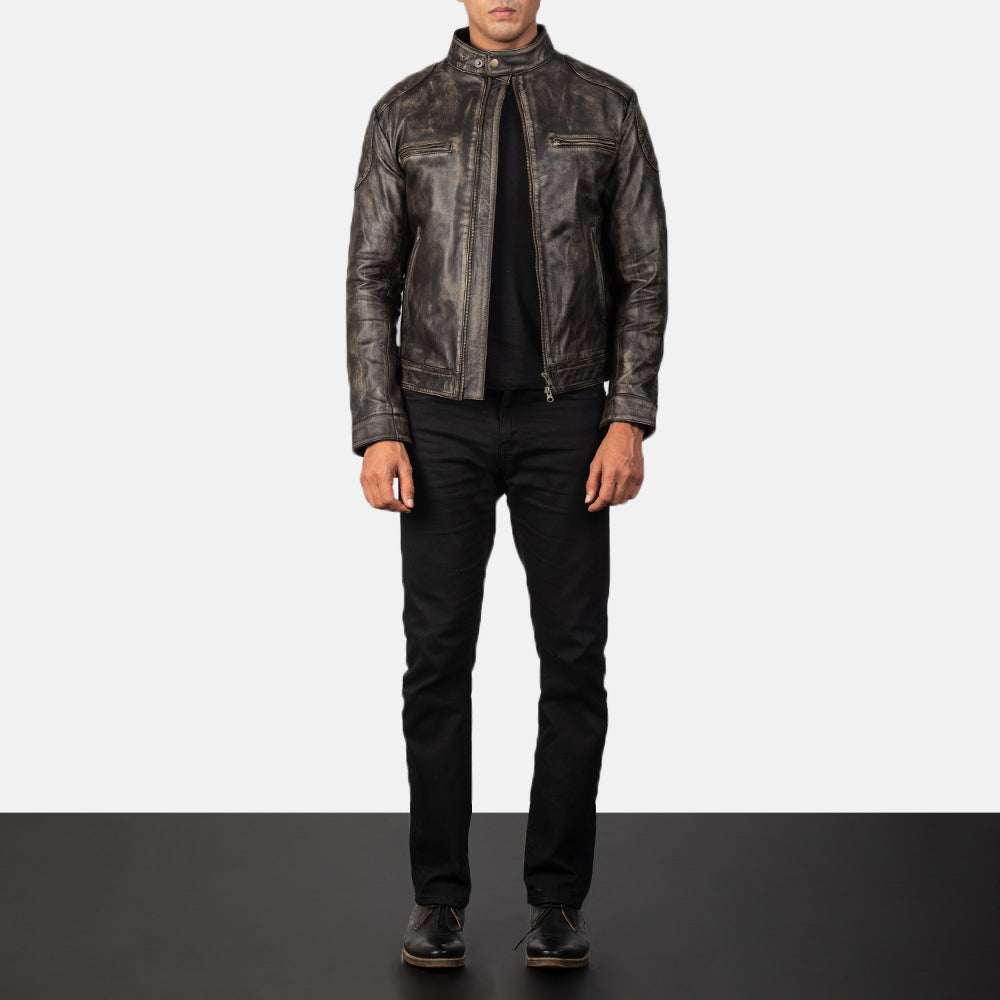 
Közeli részlet of Band with snap buttons & Zipper Hardware on Gatsby Quilted Distressed Brown Leather Jacket