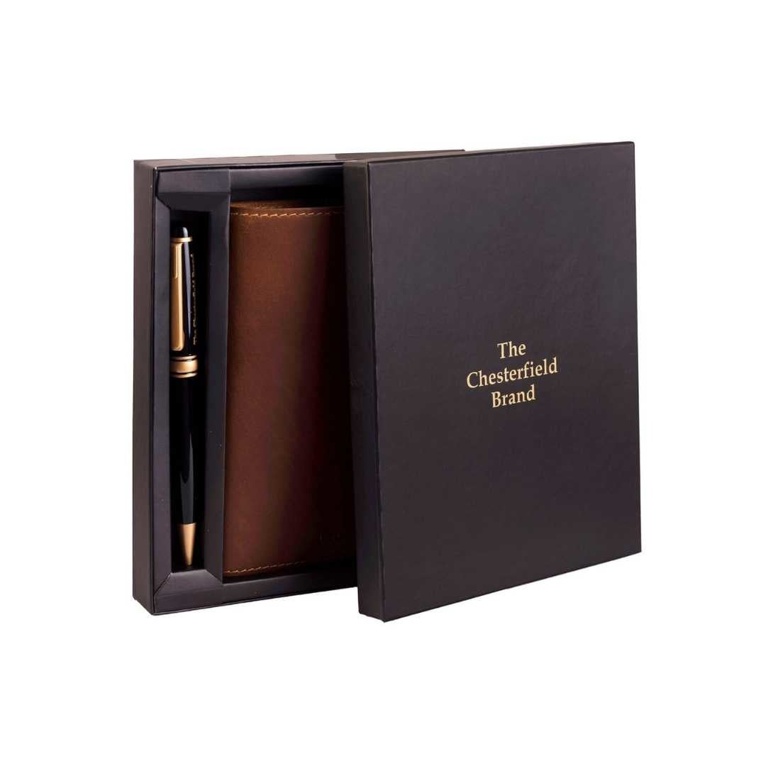 
Közeli részlet of Classic Collar & Heavy-Duty Zipper Hardware on Giftset Leather Writing Case and Pen (Passport holder)