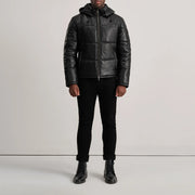 
Gordon Tan Hooded Leather Puffer Jacket - Oldalnézet az ergonomikus ujjkialakítással