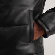 
Belső bélés nézet Showing Polyester Lining & Két funkcionális belső zseb