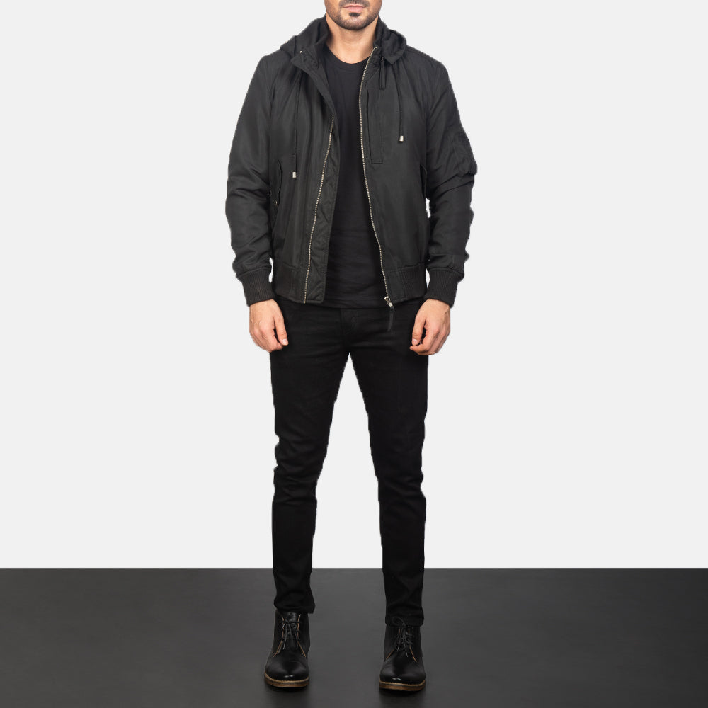 
Hanklin Ma-1 Black Hooded Bomber Jacket - Oldalnézet az ergonomikus ujjkialakítással