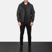 
Hanklin Ma-1 Black Hooded Bomber Jacket - Oldalnézet az ergonomikus ujjkialakítással