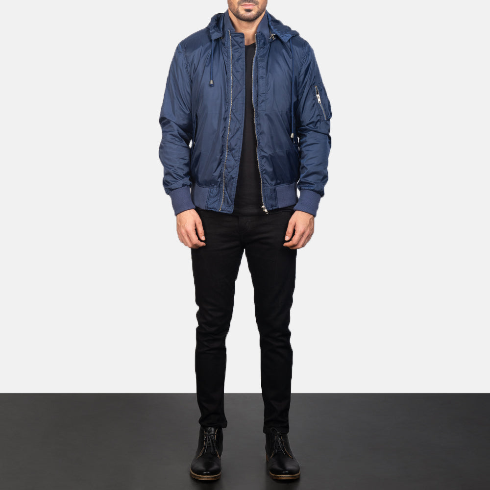 
Blue Hooded Bomber Jacket - Oldalnézet az ergonomikus ujjkialakítással
