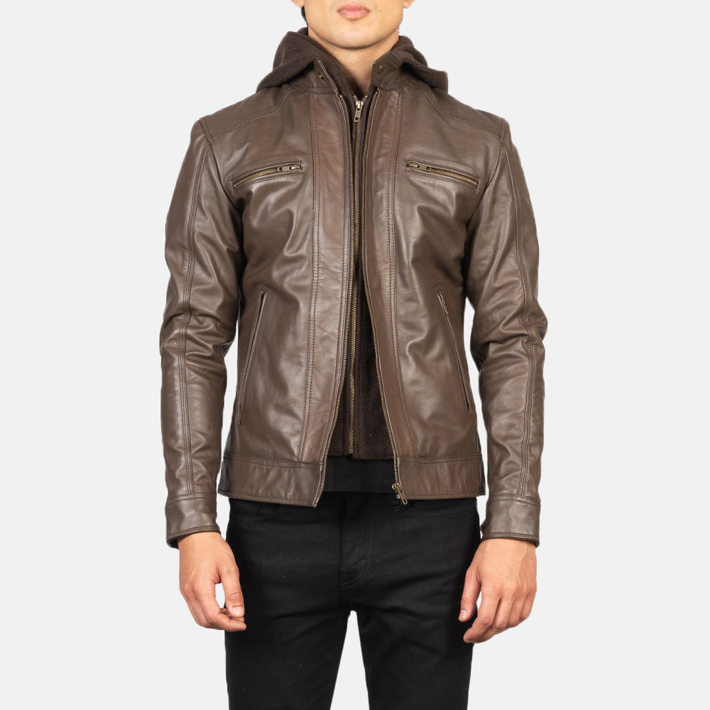 
Hector Barna Hooded Bőr Motoros Dzseki Férfi in Brown Cowhide Leather - Elölnézet & testre szabott sziluett | Online vásárlás