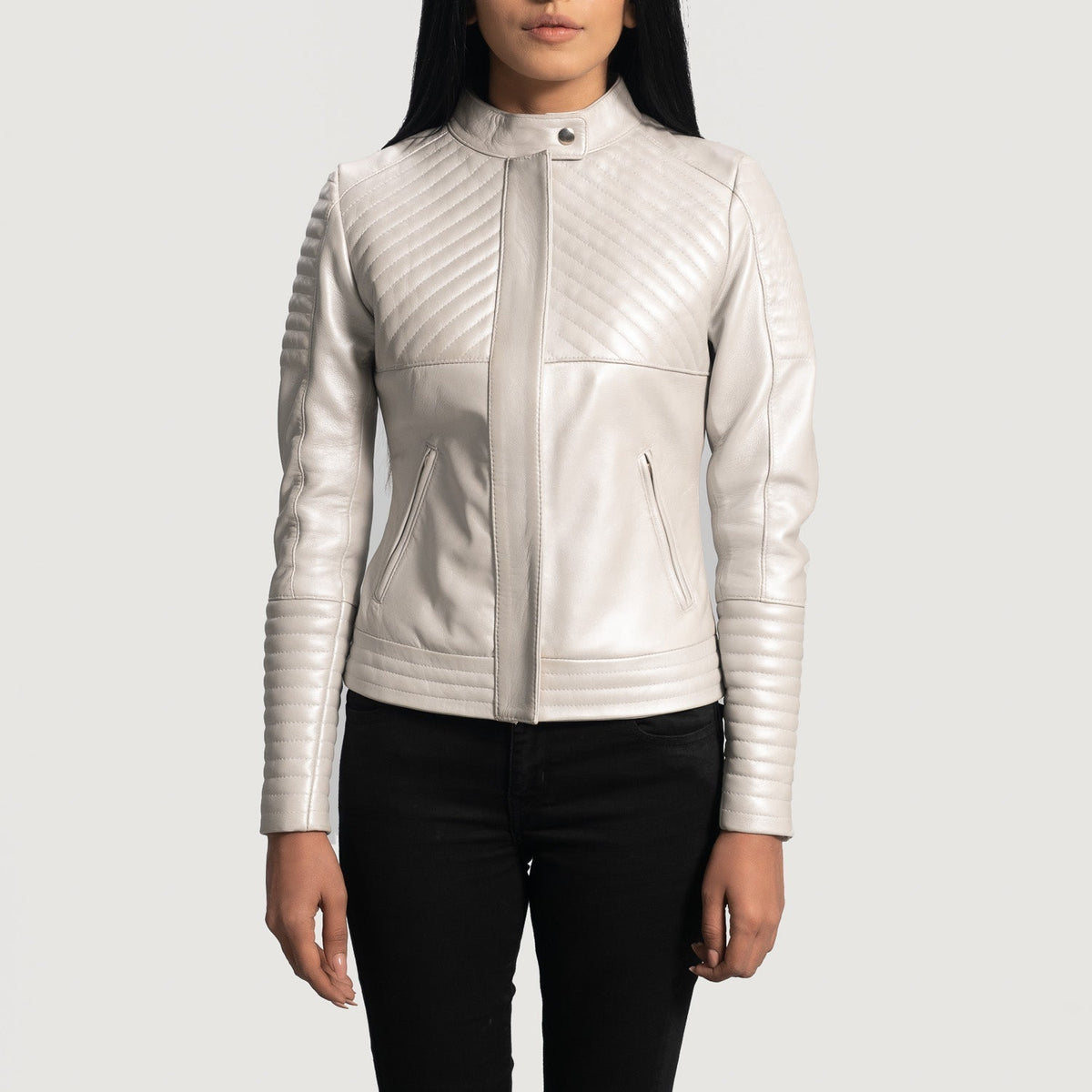 
Ice Maiden Silver Steppelt Bőr Motoros Dzseki Női in Silver Sheepskin Leather - Elölnézet & testre szabott sziluett | Online vásárlás