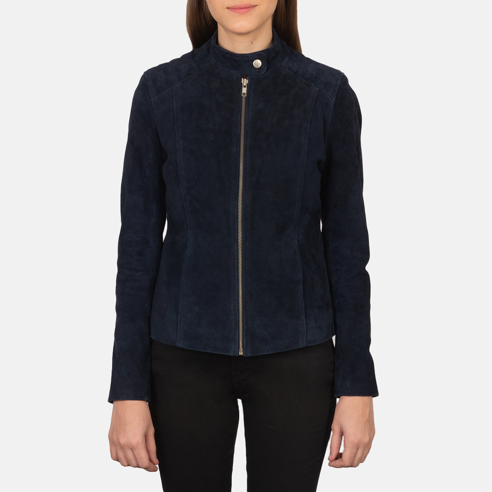 
Közeli részlet a patentos állógallérról és a cipzárról Kelsee Navy Blue Suede Biker Jacket