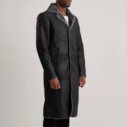
Distressed Black Sheepskin Snuffed Aviator Jacket - Hátulnézet precíz vállilleszkedéssel és tiszta szegéllyel