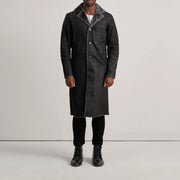 
Kolby Distressed Black Shearling Long Coat - Oldalnézet az ergonomikus ujjkialakítással