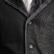 
Közeli részlet of Notch & Button Hardware on Kolby Distressed Black Shearling Long Coat