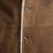 
Közeli részlet of Notch & Button Hardware on Kolby Distressed Brown Shearling Long Coat