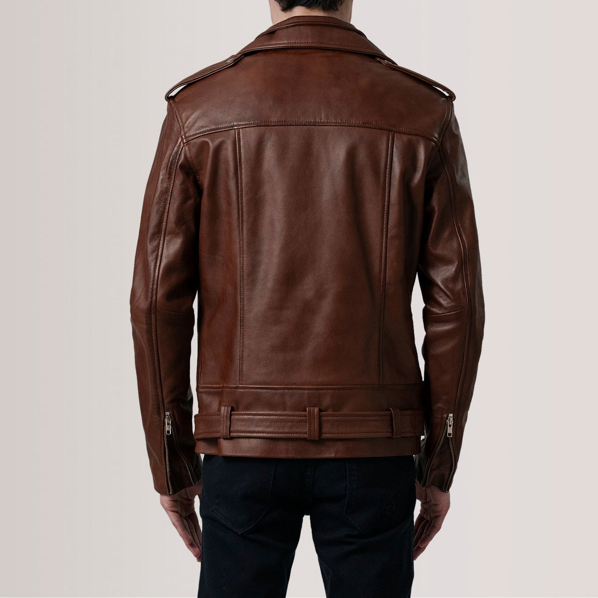 
Közeli részlet of Notch & Zipper & Waist Straps Hardware on Kole Waxed Barna Leather Double Rider Bőrdzseki Férfi