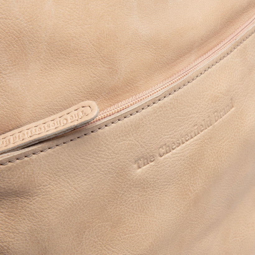 Bern Full-Grain Leather Backpack női