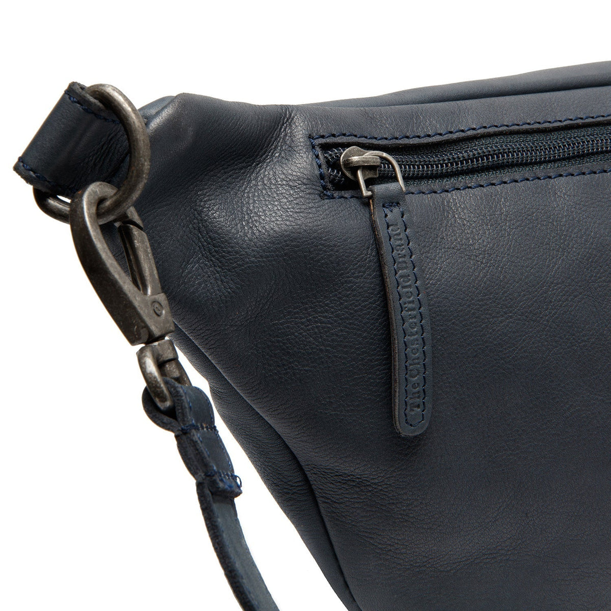 
Belső bélés nézet Showing Dedicated Padded Laptop Sleeve & Multi-Compartment Organization