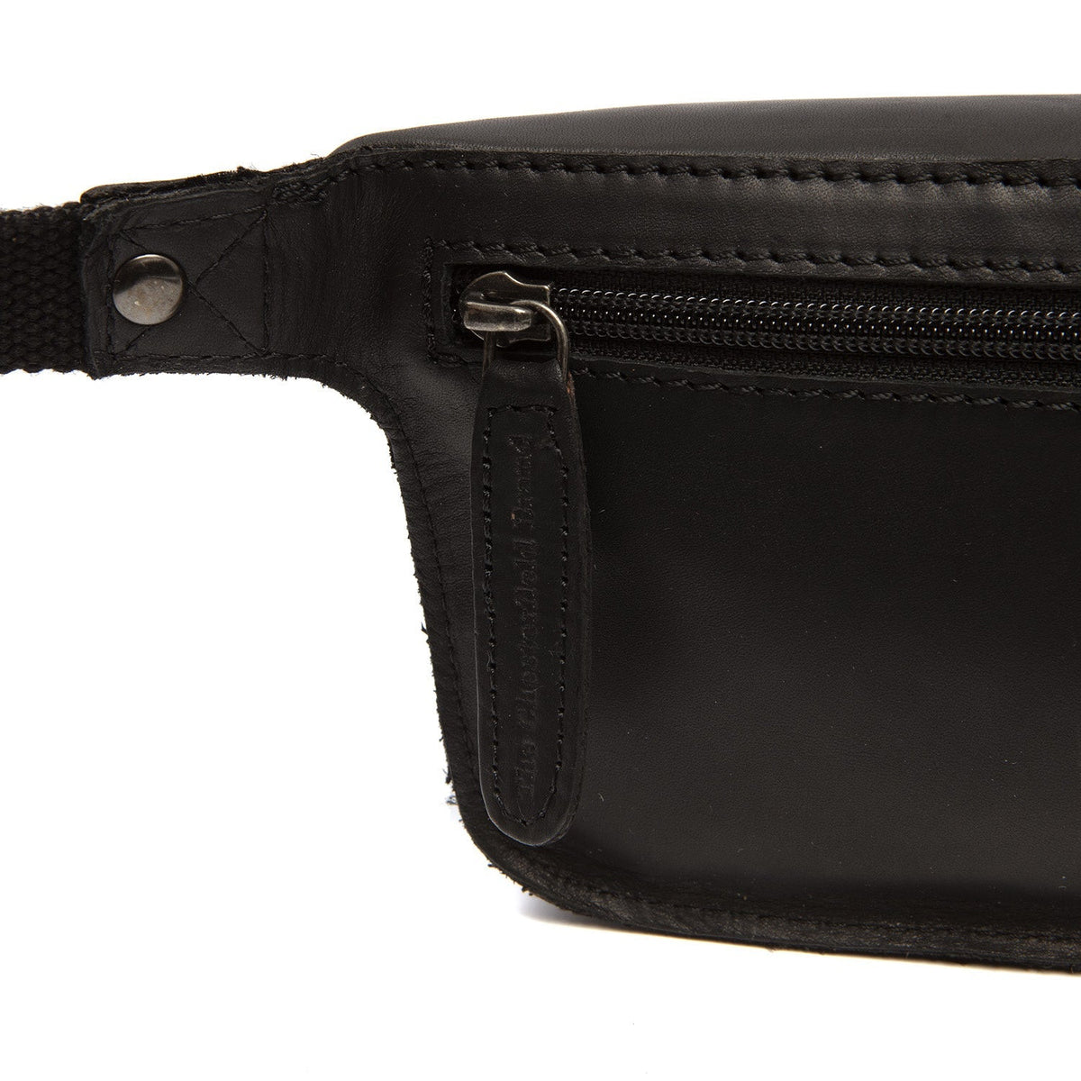 
Solid Antique Brass Hardware & Heavy-Duty Dual Zipper Detail on Toronto Bőr övtáska