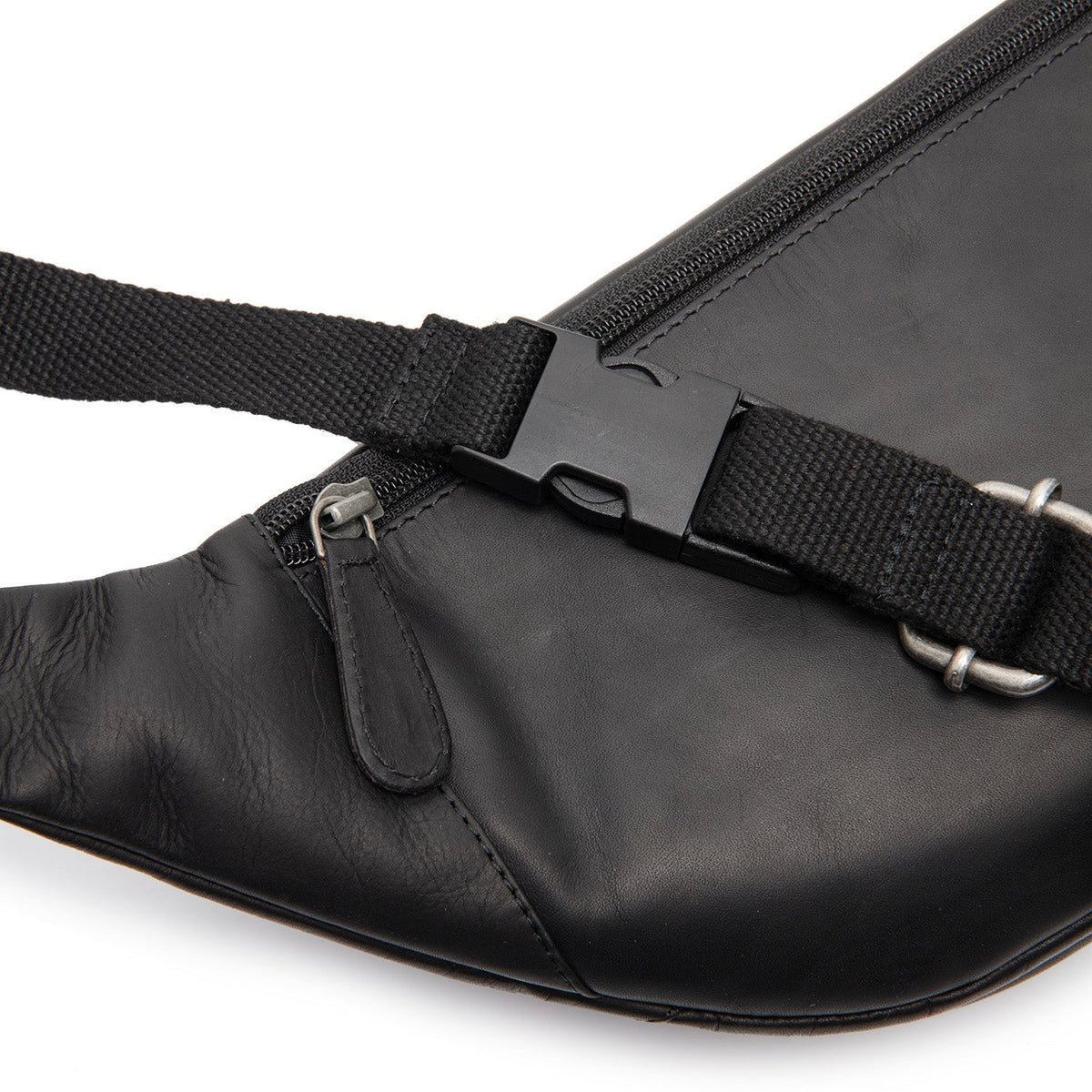 
Solid Antique Brass Hardware & Heavy-Duty Dual Zipper Detail on Vernio Bőr övtáska