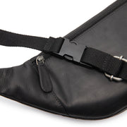 
Solid Antique Brass Hardware & Heavy-Duty Dual Zipper Detail on Vernio Bőr övtáska