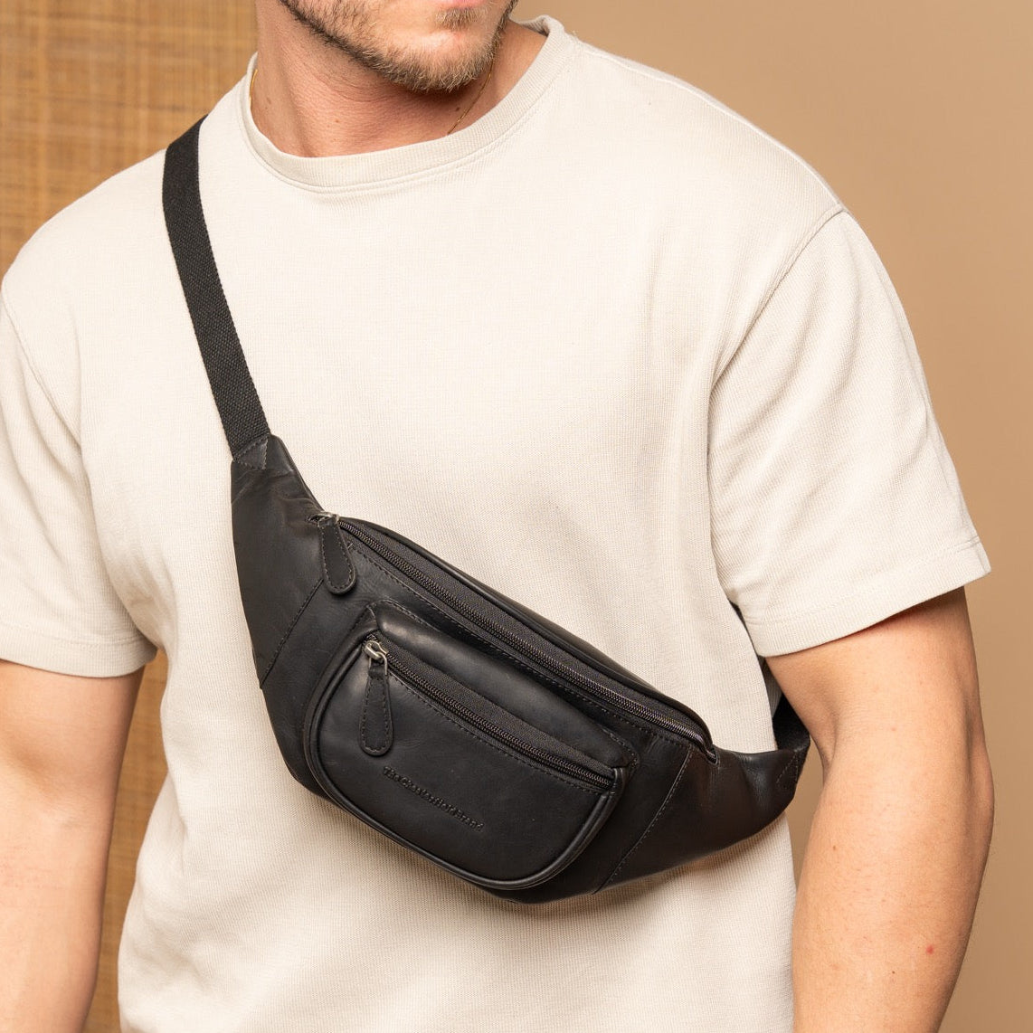 
Classic 100% Full-Grain leather Bag - Hátulnézet megerősített bőrpántokkal