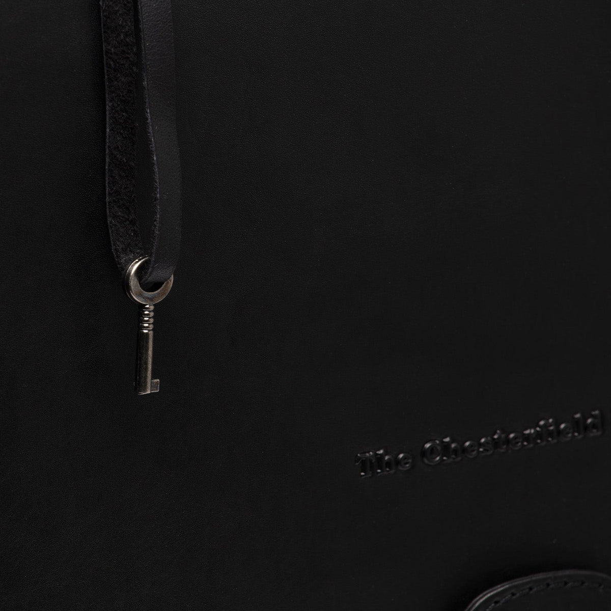 Belső bélés nézet Showing Dedicated Padded Laptop Sleeve & Multi-Compartment Organization