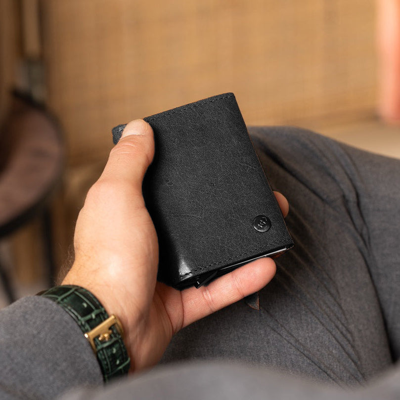 Gabriela Full-Grain Leather Card Holder női