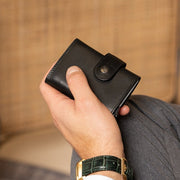 
Classic 100% Full-Grain Leather Card Holder - Hátulnézet megerősített bőrpántokkal
