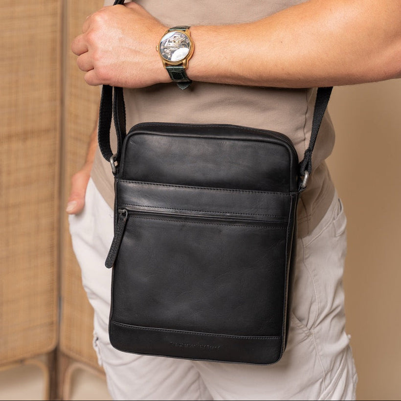 Anzora Full-Grain Leather Crossbody Bag férfi