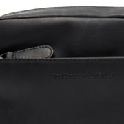 
Belső bélés nézet Showing Dedicated Padded Laptop Sleeve & Multi-Compartment Organization