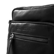 
Solid Antique Brass Hardware & Heavy-Duty Dual Zipper Detail on Birmingham Bőr keresztpántos táska