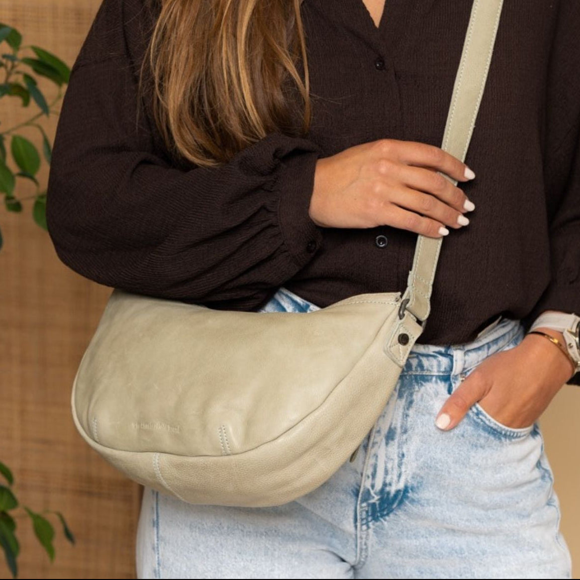 
Clarita Bőr keresztpántos táska – alternate product view 2