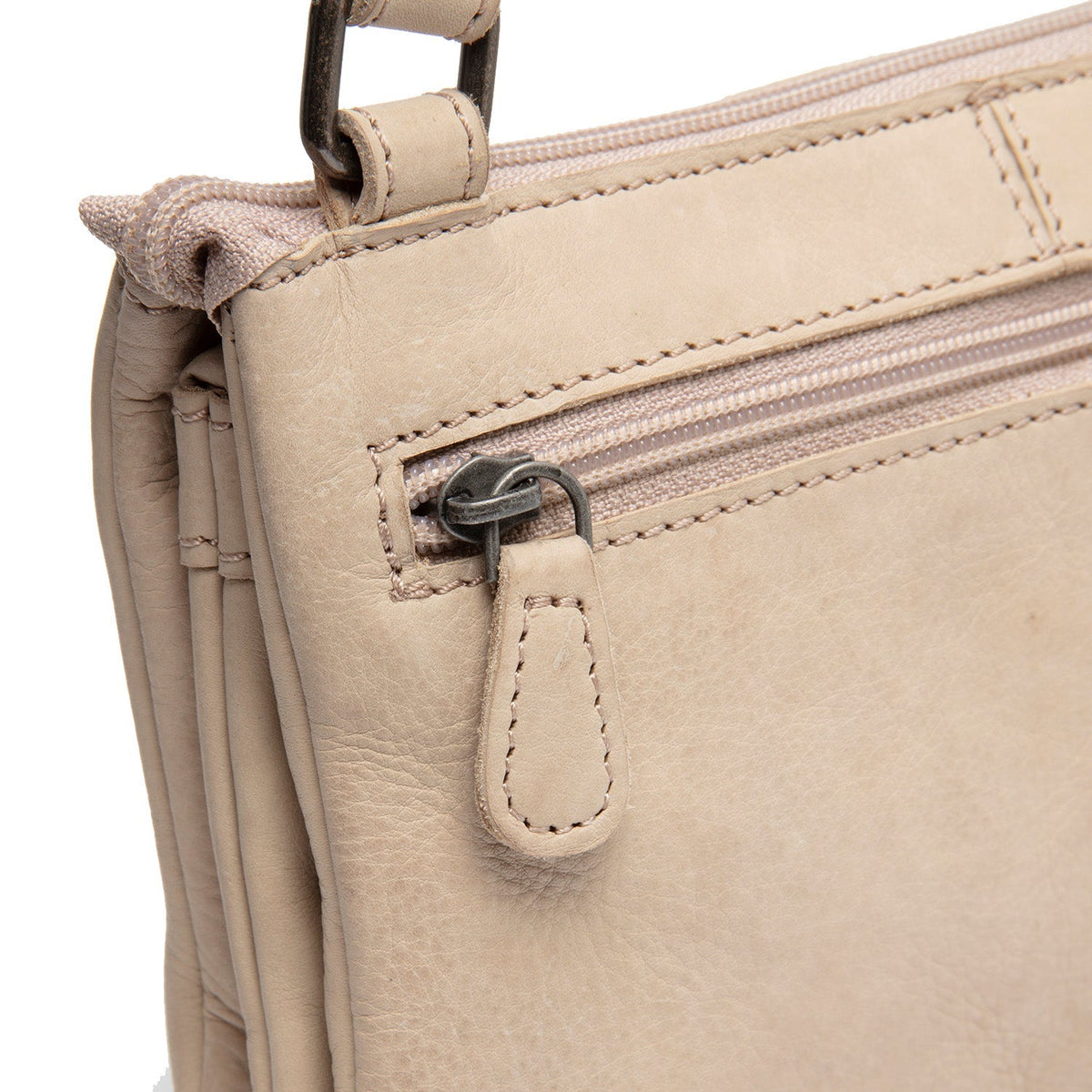 
Belső bélés nézet Showing Dedicated Padded Laptop Sleeve & Multi-Compartment Organization