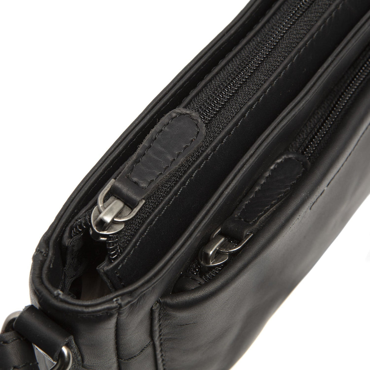 
Solid Antique Brass Hardware & Heavy-Duty Dual Zipper Detail on Southampton Bőr keresztpántos táska