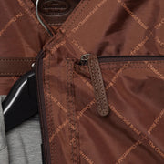 
Belső bélés nézet Showing Quilted Viscose Lining & Két funkcionális belső zseb