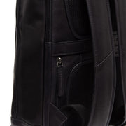 
Solid Antique Brass Hardware & Heavy-Duty Dual Zipper Detail on Detroit Bőr laptophátizsák